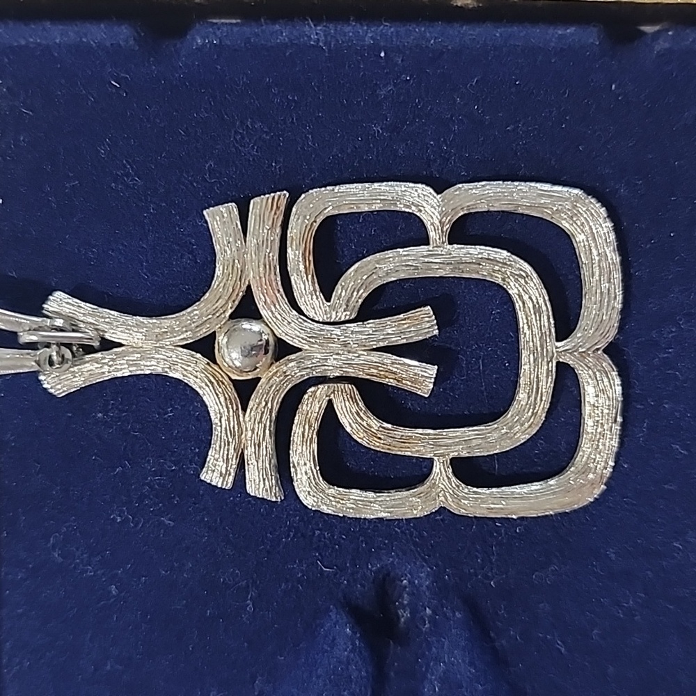 Vintage AVON Mayan Pendant Necklace New In Original Box 1974 - Picture 6 of 8